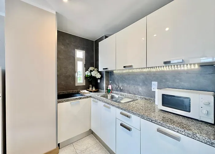 Torres De Yomely -y3a Playa de las Americas (Tenerife)